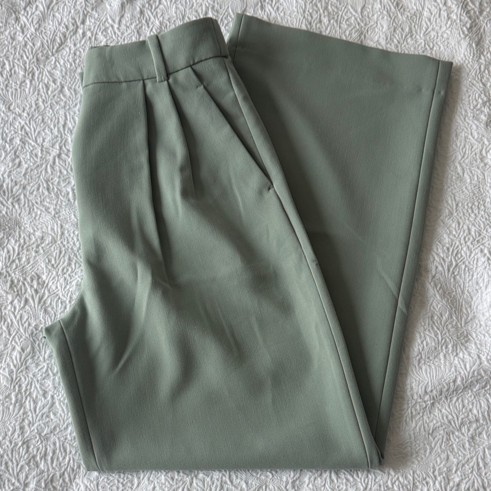 Abercrombie & Fitch Sloane Wide Leg, High Waist Pants in Sage Green